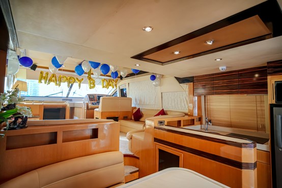 Majesty yacht | AED700/hour